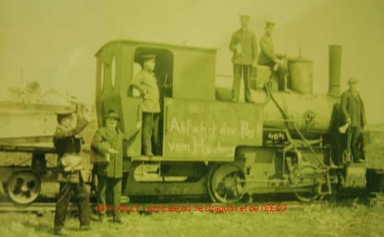 Départ d'une locomotive avec transport de la poste